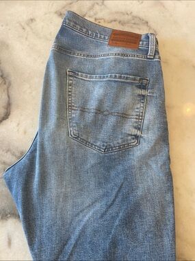 Lucky Brand Men’s Light Blue Straight Jeans 38x30